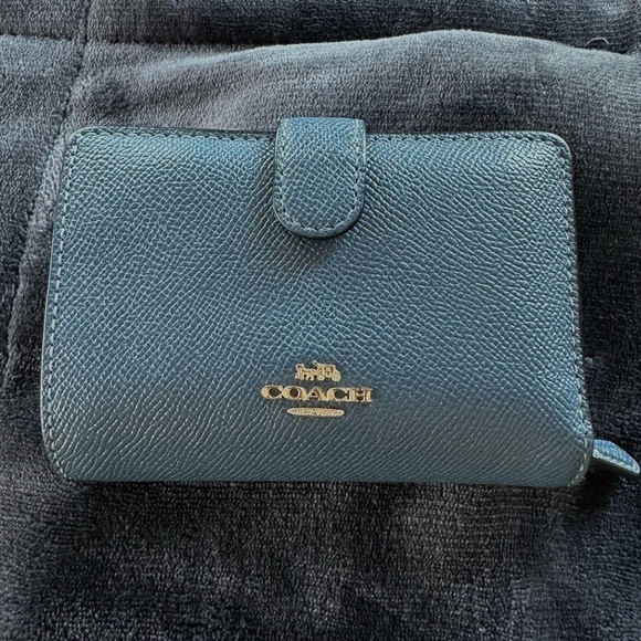 COACH Medium Corner Zip Wallet in Midnight & Gold - Picture 1 of 6